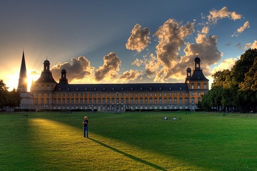 Боннский университет в городе 