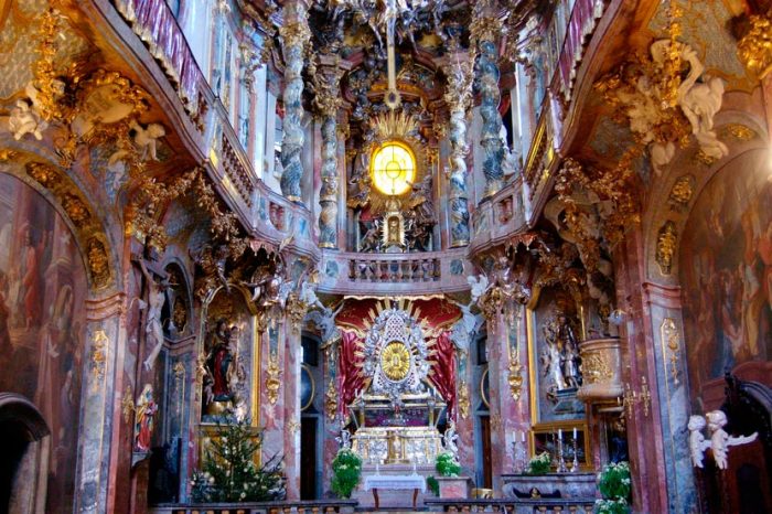 Церковь Святого Иоана Непомука в Мюнхене