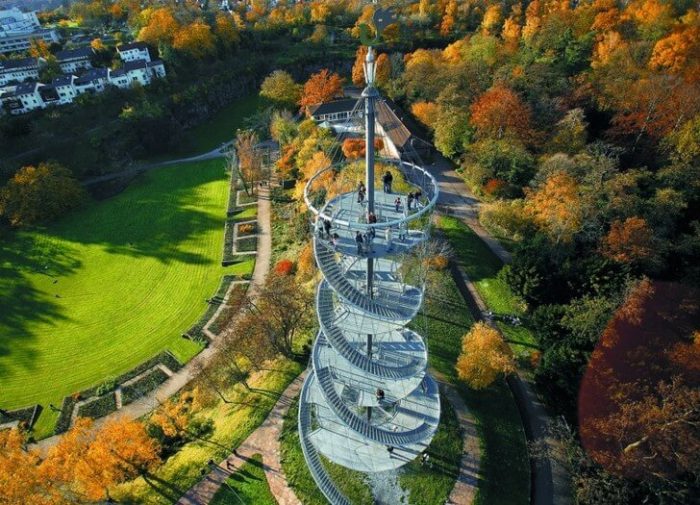 Парк и башня Киллсберг в Штутгарте