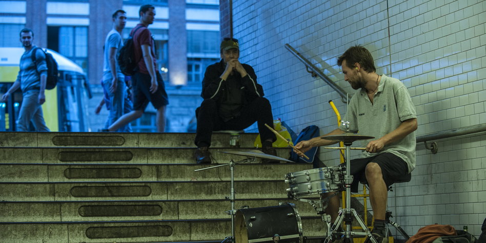 musician-in-berlin-metro-station