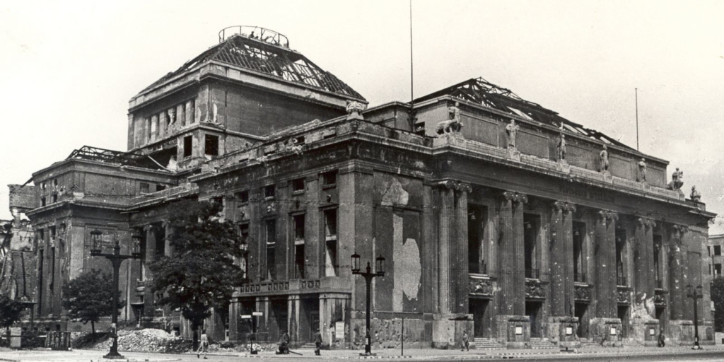 Берлинская немецкая опера разрушена